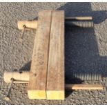 Large beech laying press, L.102cm, D.75.5, W.60cm between screws, opening to 22cm approx.; pair of