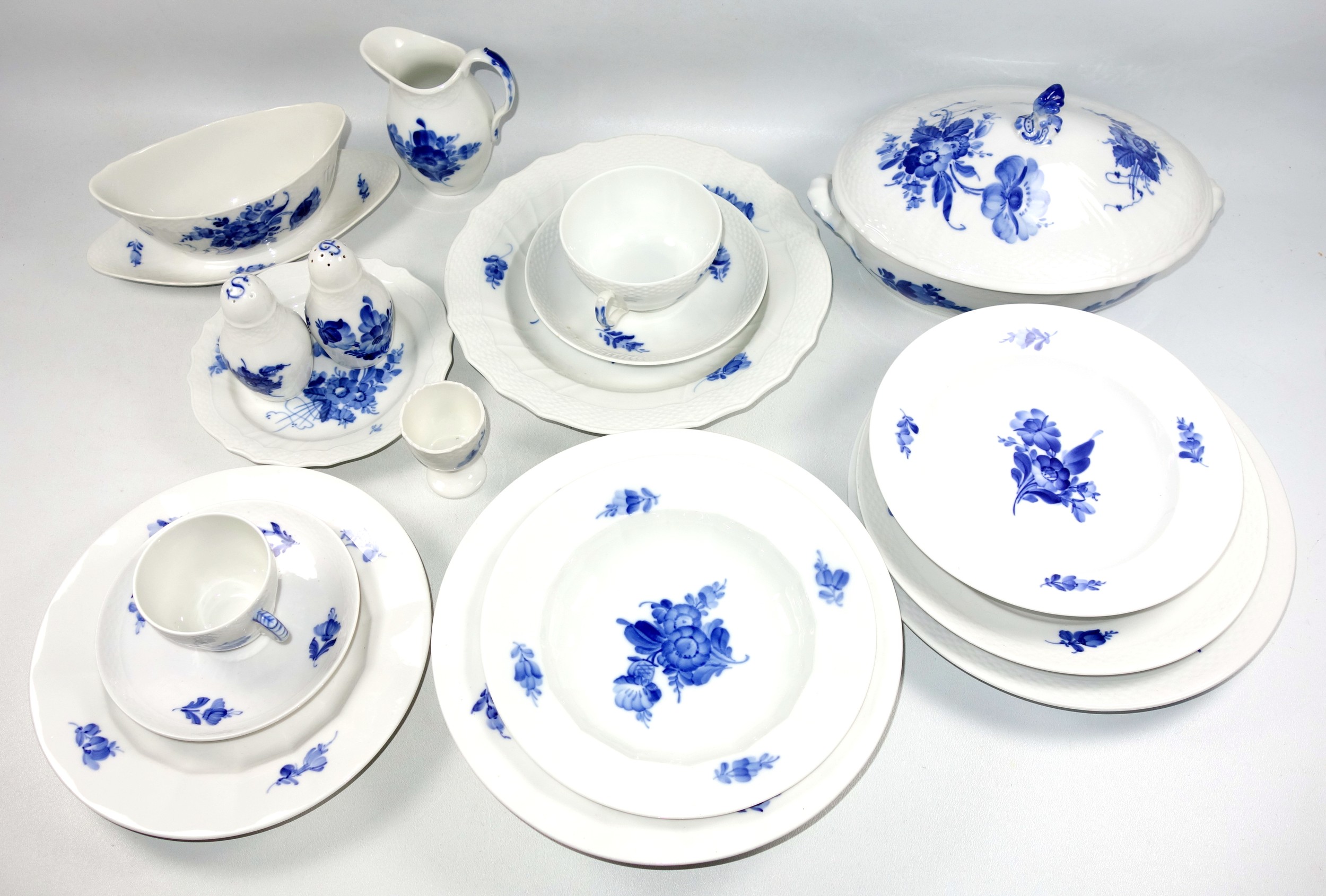 Royal Copenhagen porcelain "Blue Flower" pattern matched service comprising 3 soup bowls, No.8546,