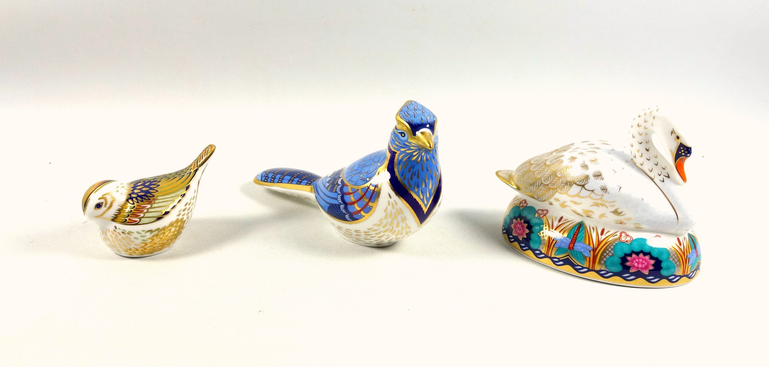 Royal Crown Derby Swan paperweight, W.13cm; Blue Jay, W.17.5cm; and Firecrest, for the Royal Crown - Image 2 of 4