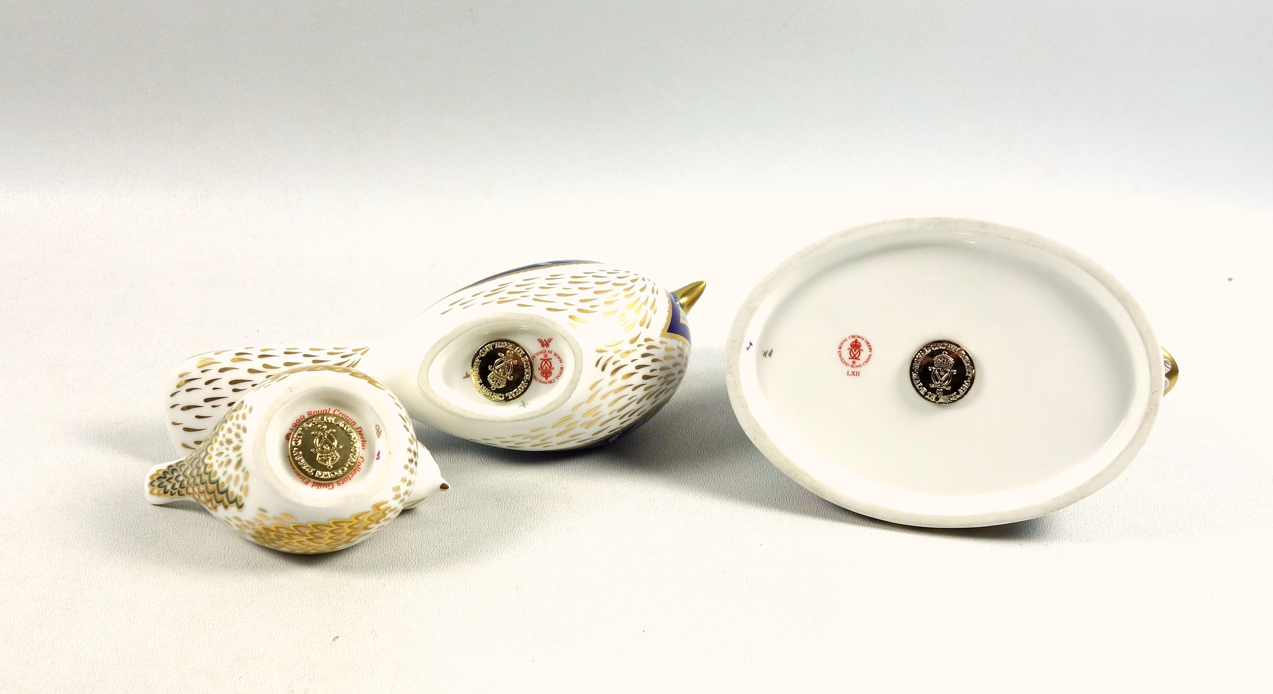 Royal Crown Derby Swan paperweight, W.13cm; Blue Jay, W.17.5cm; and Firecrest, for the Royal Crown - Image 4 of 4