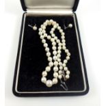 Graduated cultured pearl necklace with 65 beads from 6-9mm, with a pearl set silver clasp, L.54cm,