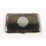 Thai presentation white metal rectangular cigarette case, the nielloed top with a central circular