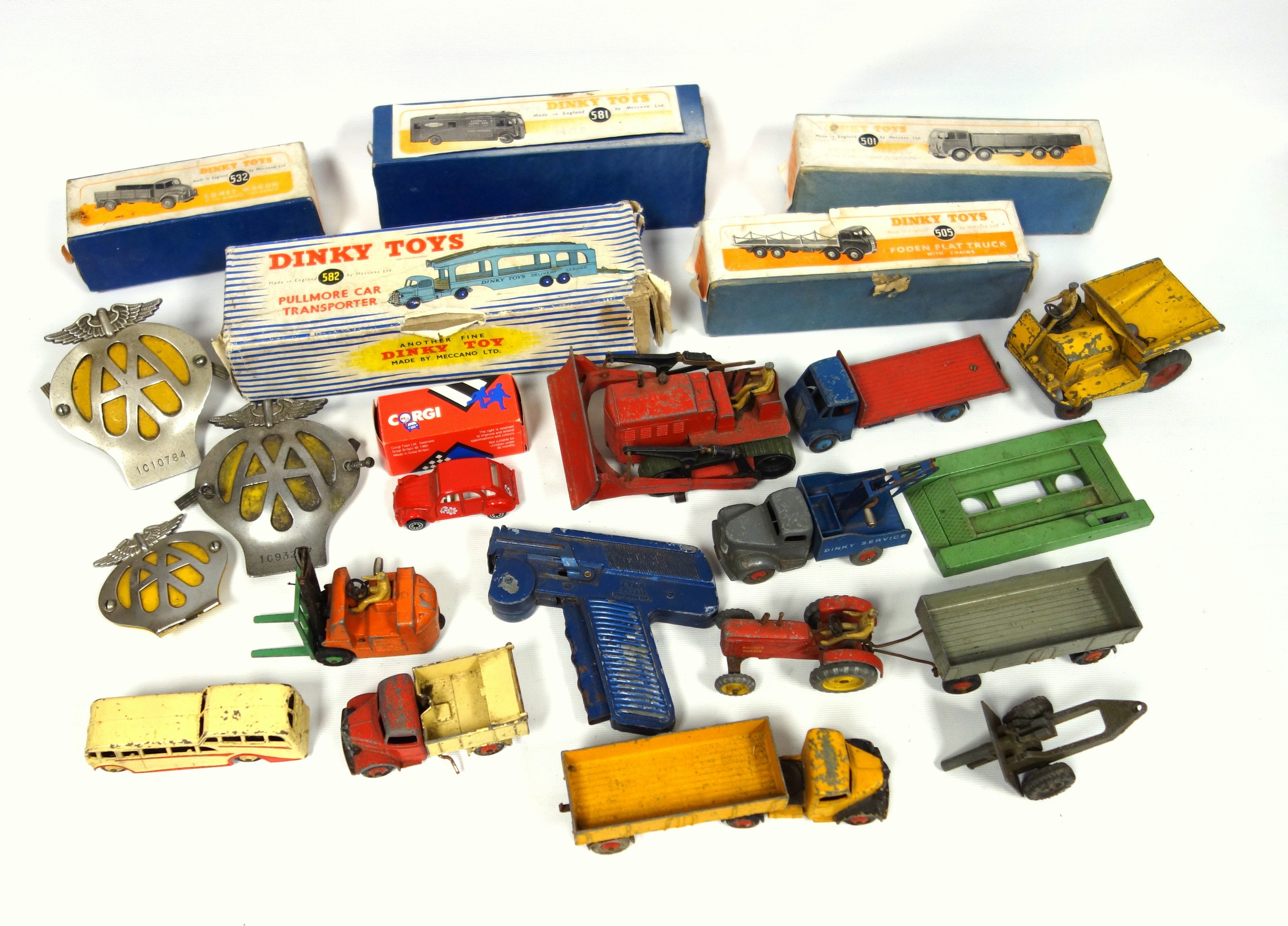 Dinky and die cast model vehicles including Pullmore car transporter 582, Foden flat truck 505, - Image 3 of 4