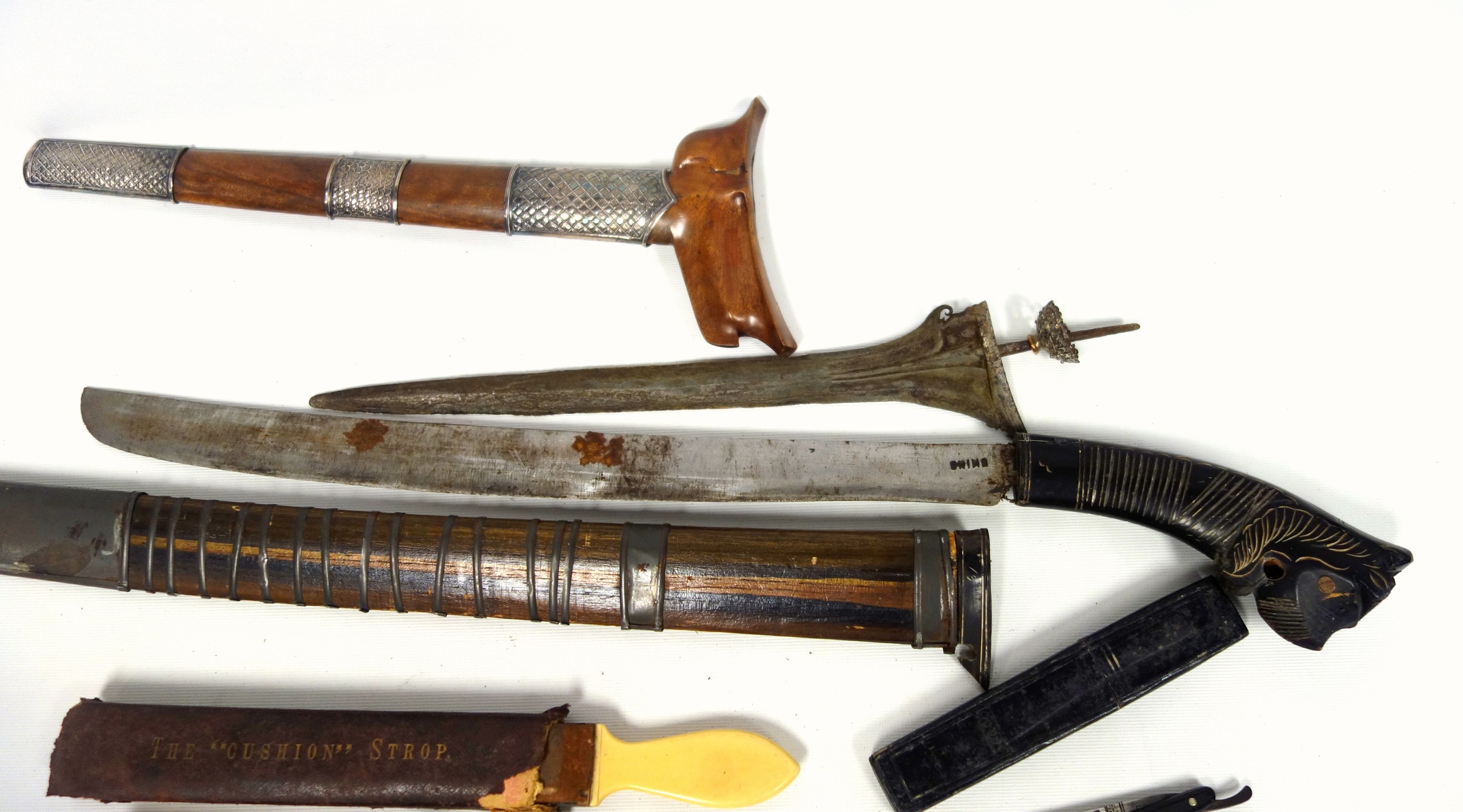 2 Eastern semi plated metal horns, 37.5 and 36cm long; 2 knives in scabbards, cut throat knife, - Image 3 of 4