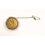 Edwardian gold sovereign, 1907, in a 9ct brooch mount, 10.5grs