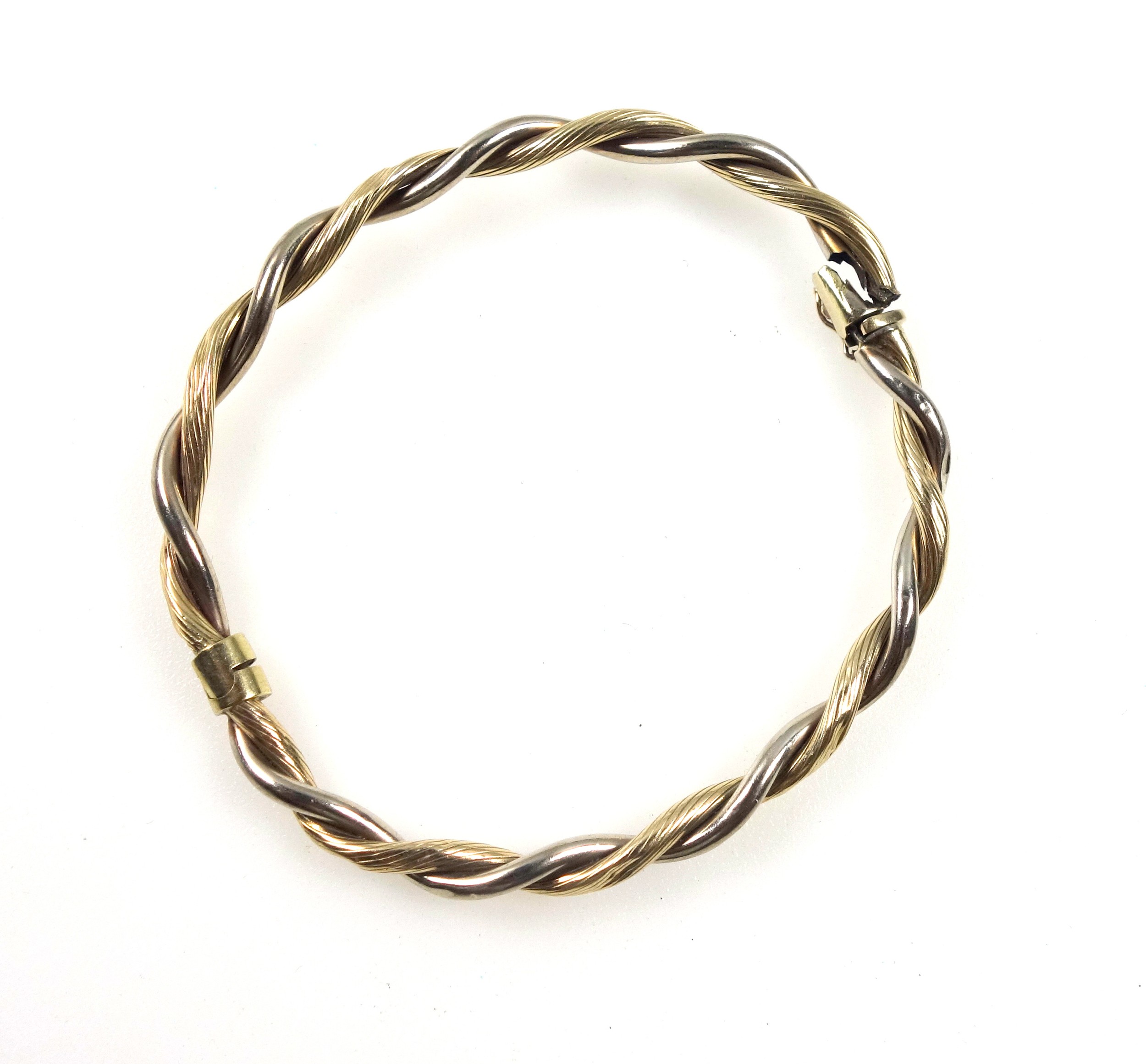 9ct 2 colour gold spiral twist hinged bracelet, convention marks, (clasp a/f), 7.4grs - Image 2 of 5