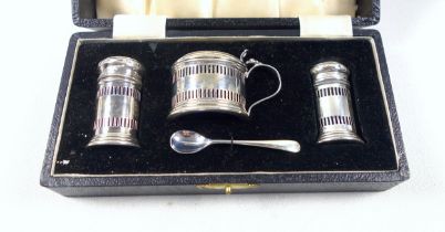 George V 4-piece silver cruet comprising mustard pot with small spoon, salt shaker and pepperette,
