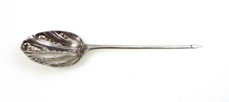 Mid 18th Century silver mote spoon, L.12.3cm, 8grs