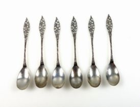 Set of 6 Dutch silver egg spoons with pierced handles, 40grs. (6)