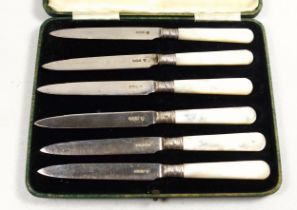 Set of 6 George V silver bladed fruit knives, each with a mother-of-pearl handle, by Charles James