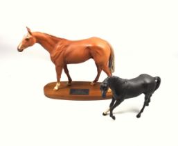 Beswick Connoisseur model of a horse, "Grundy", Racehorse of the Year 1975, mounted on a walnut
