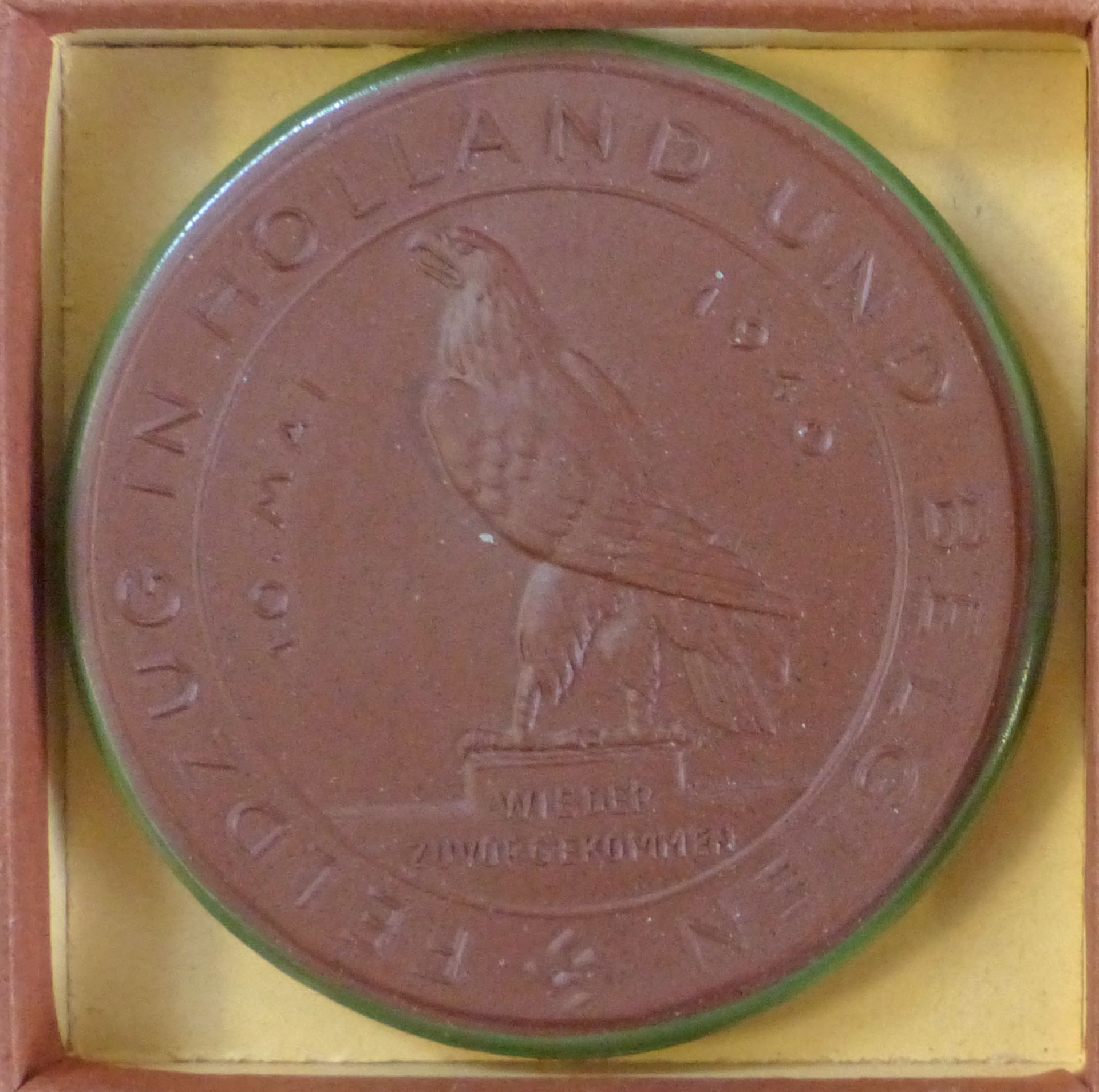 WK II Medaille Meissener Porzellan Feldzug in Holland und Belgien 1940 50mm braun mit grünen Rand im