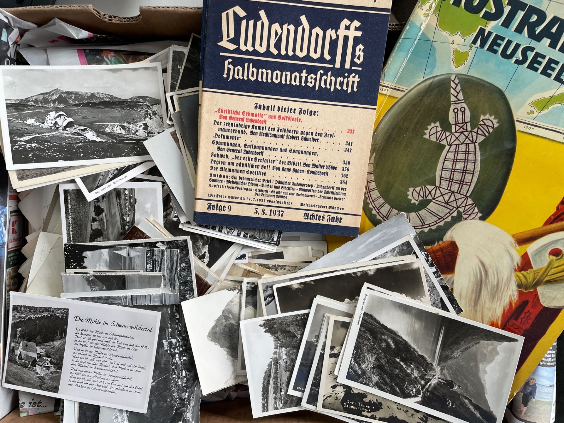 WUKI grosse Umzugskiste voll mit Ansichtskarten, Zeitschriften, Sammelbild-Alben