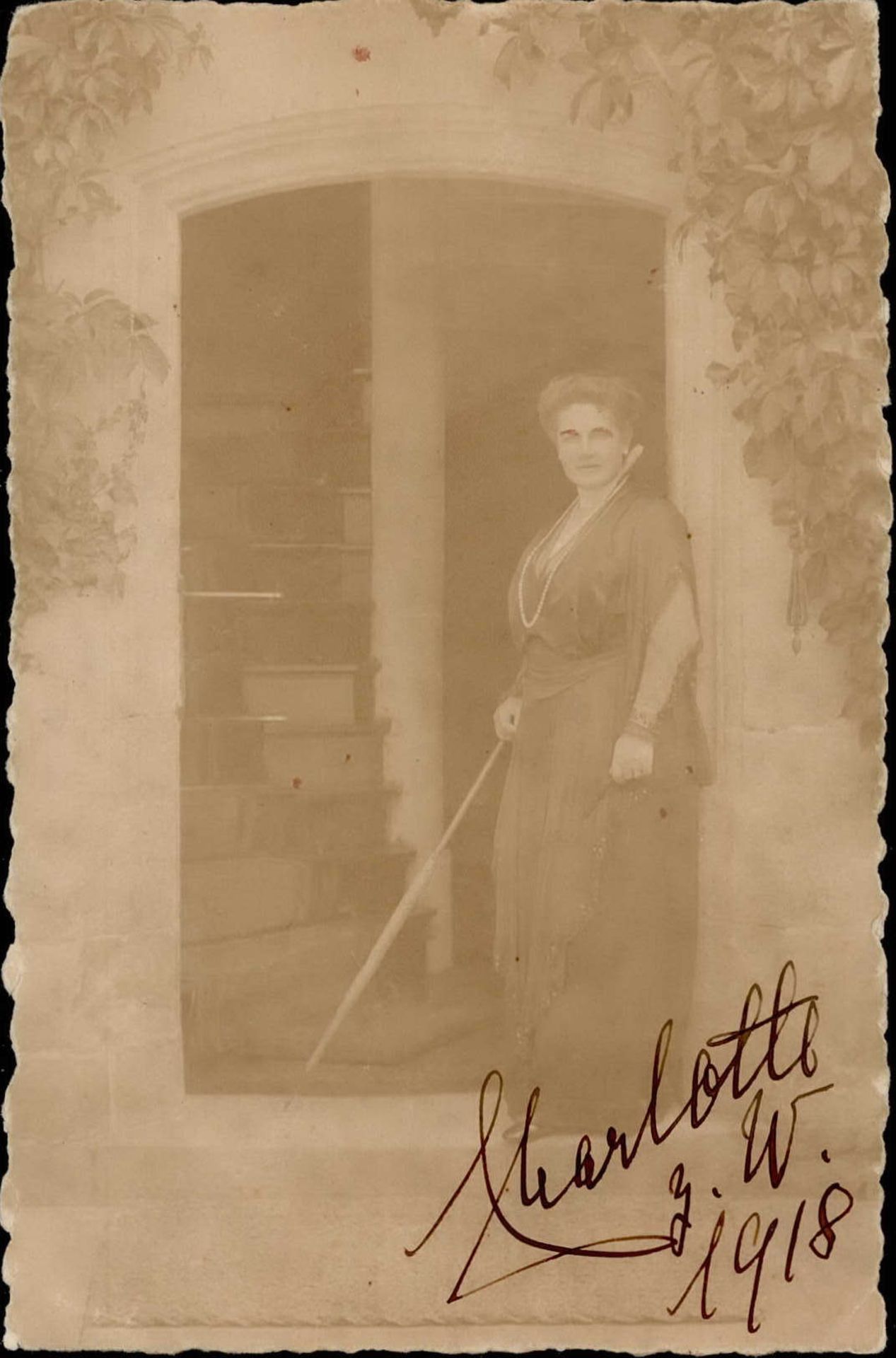 Adel AUTOGRAPH Königin Charlotte von Württemberg 1918 auf Foto-AK I-II