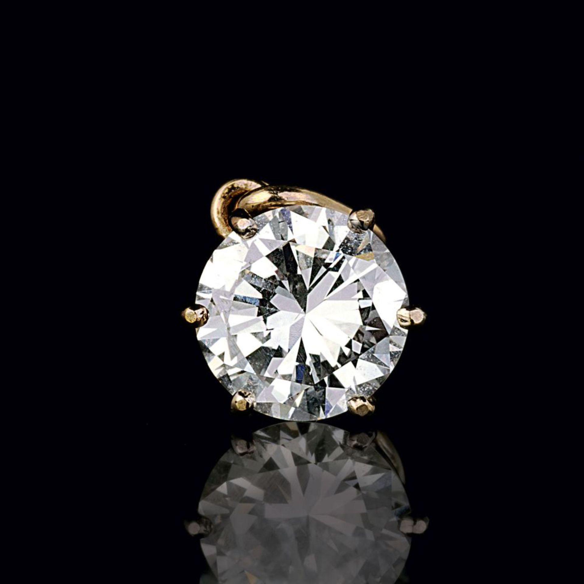A Rare-White Solitaire Diamond Pendant.