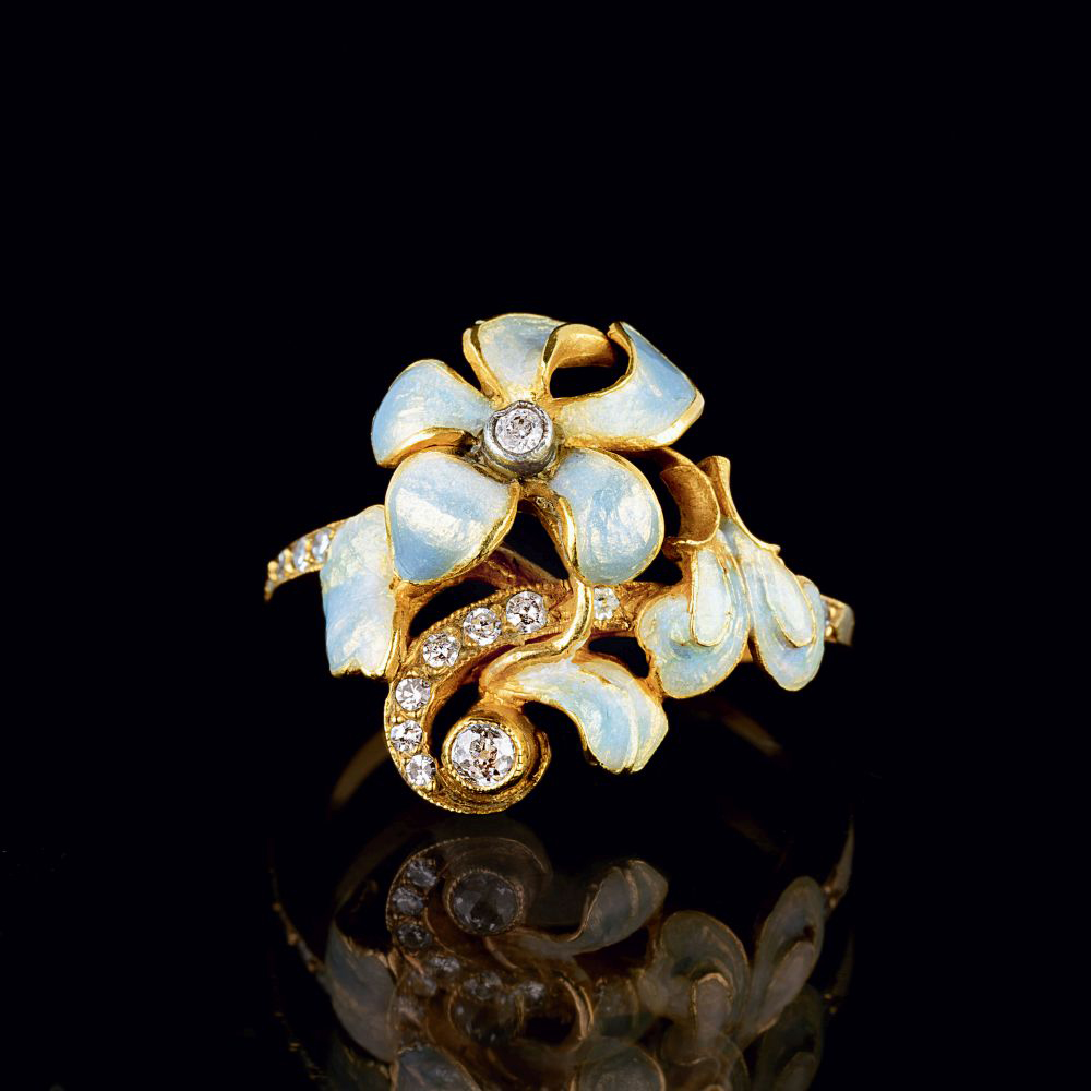 Sandoz, Gustave-Roger (Paris 1867 - 1947), in the manner of. An Art Nouveau Gold Diamond Ring with E