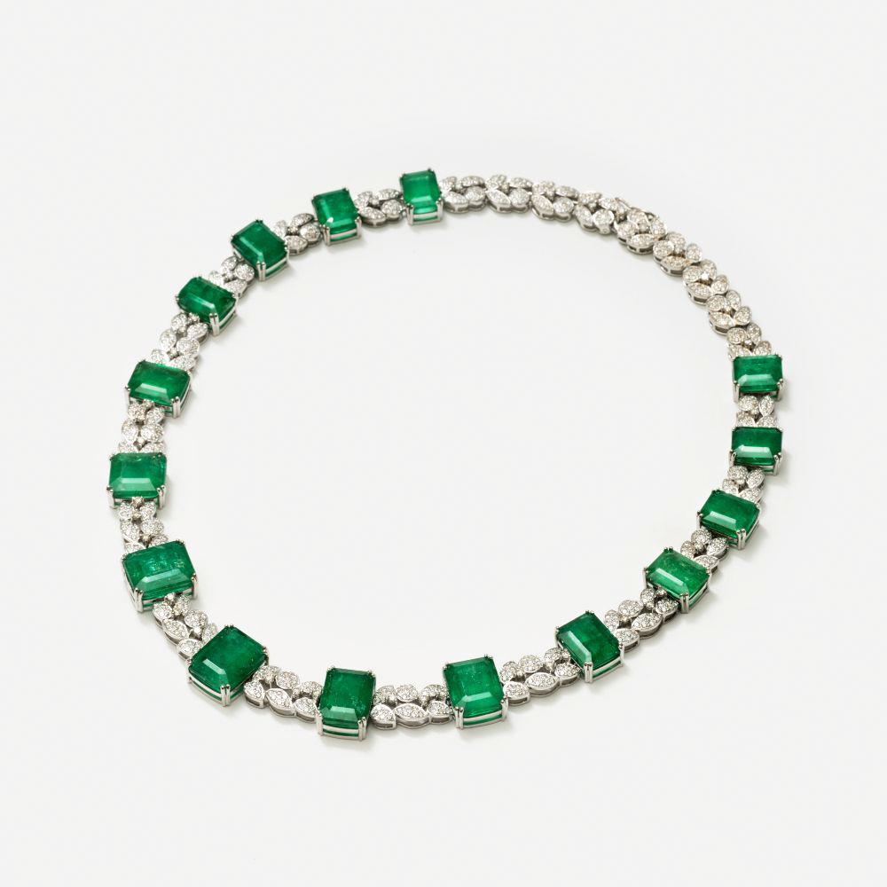 An exquisite Soirée Emerald Necklace with Earpendants. - Image 2 of 3