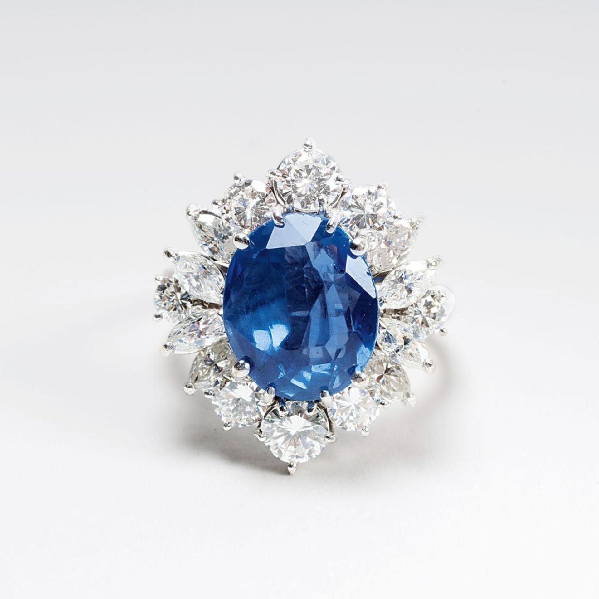 A Cocktailring with Natural Ceylon Sapphire and Diamonds.