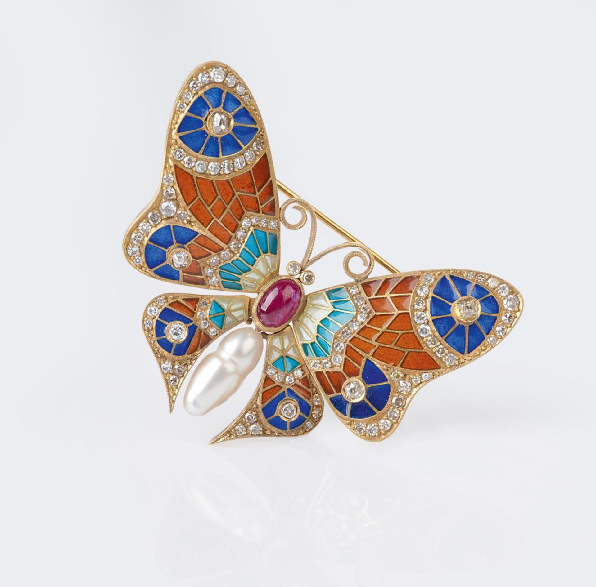 An Art-Nouveau plique à jour Enamel Brooch with Diamonds and Pearl 'Papillon'.