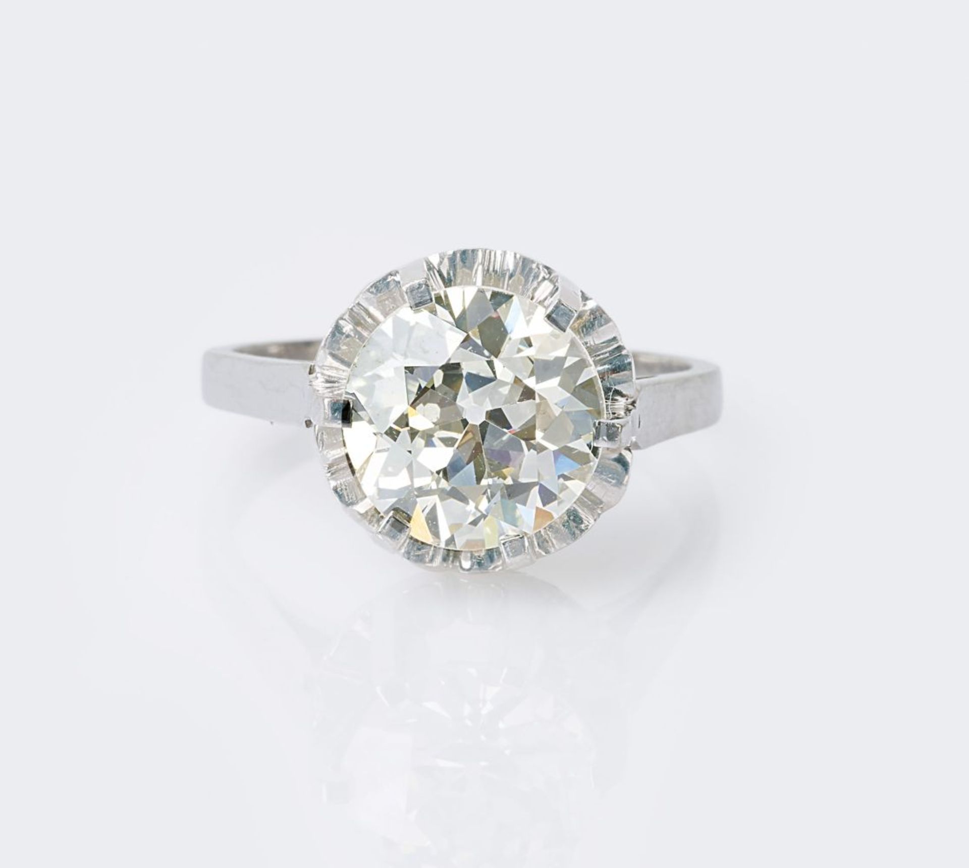 A highcarat Solitaire Ring with Old Cut Diamond.