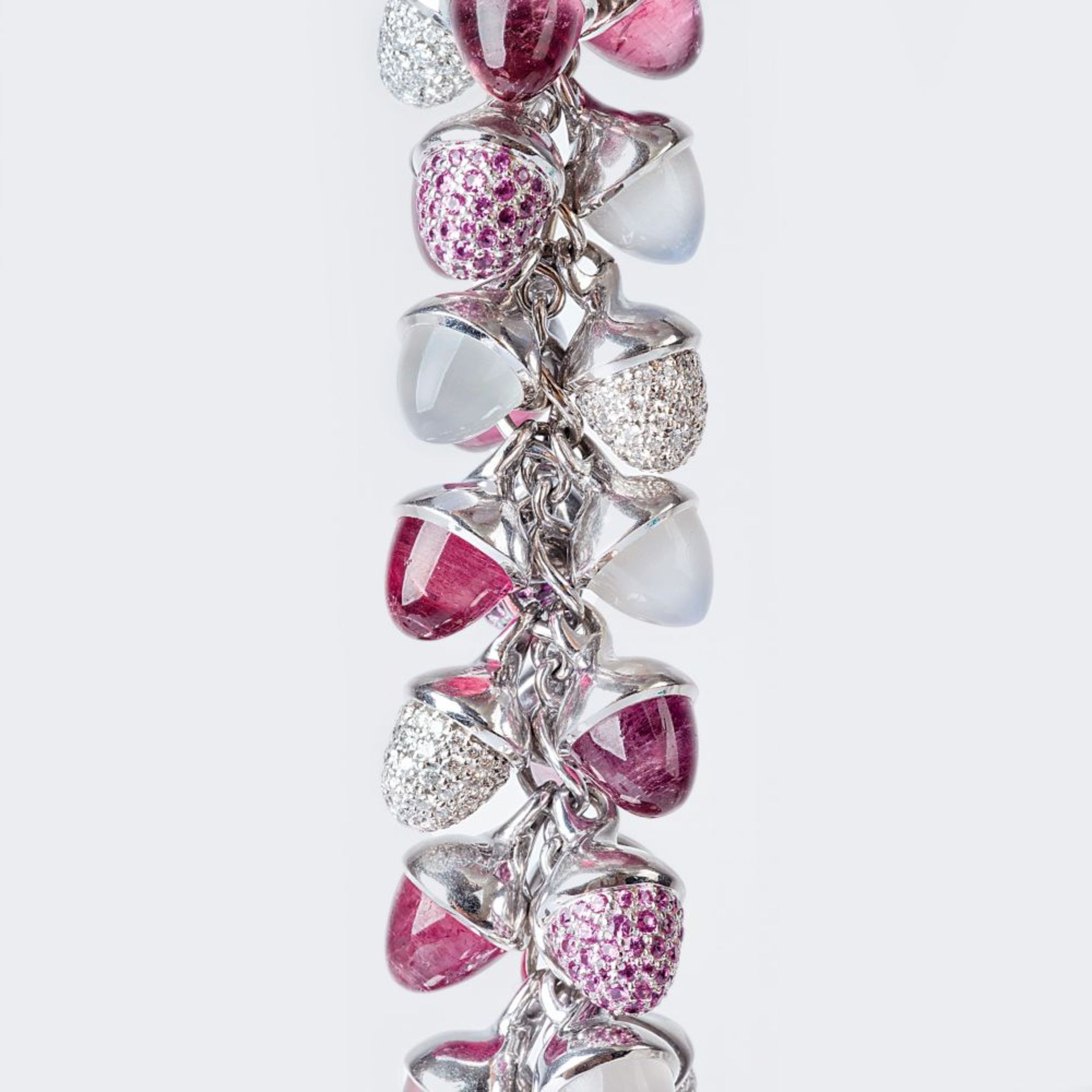 Tamara Comolli. A 'Mikado Flamenco' Gold Bracelet with Pink Sapphires, Diamonds and Pink-Tourmaines. - Image 2 of 2