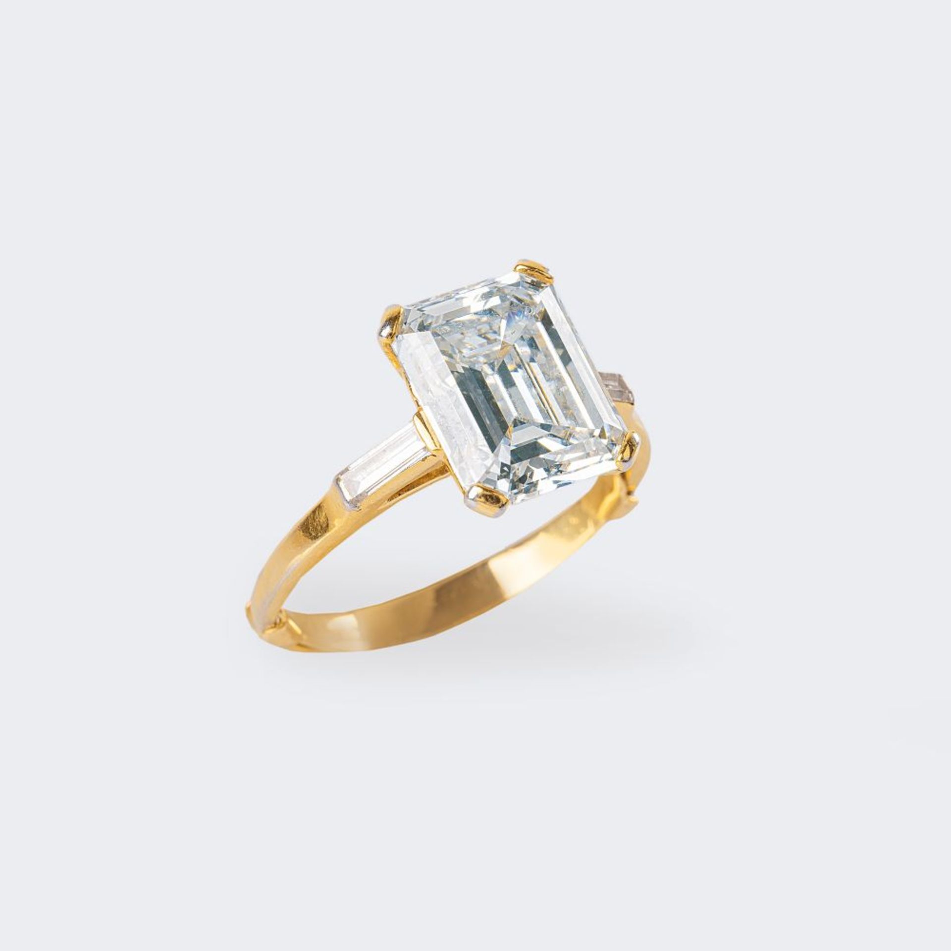 An exceptional, highcarat River Diamond Ring in Emerald Cut. - Image 2 of 2