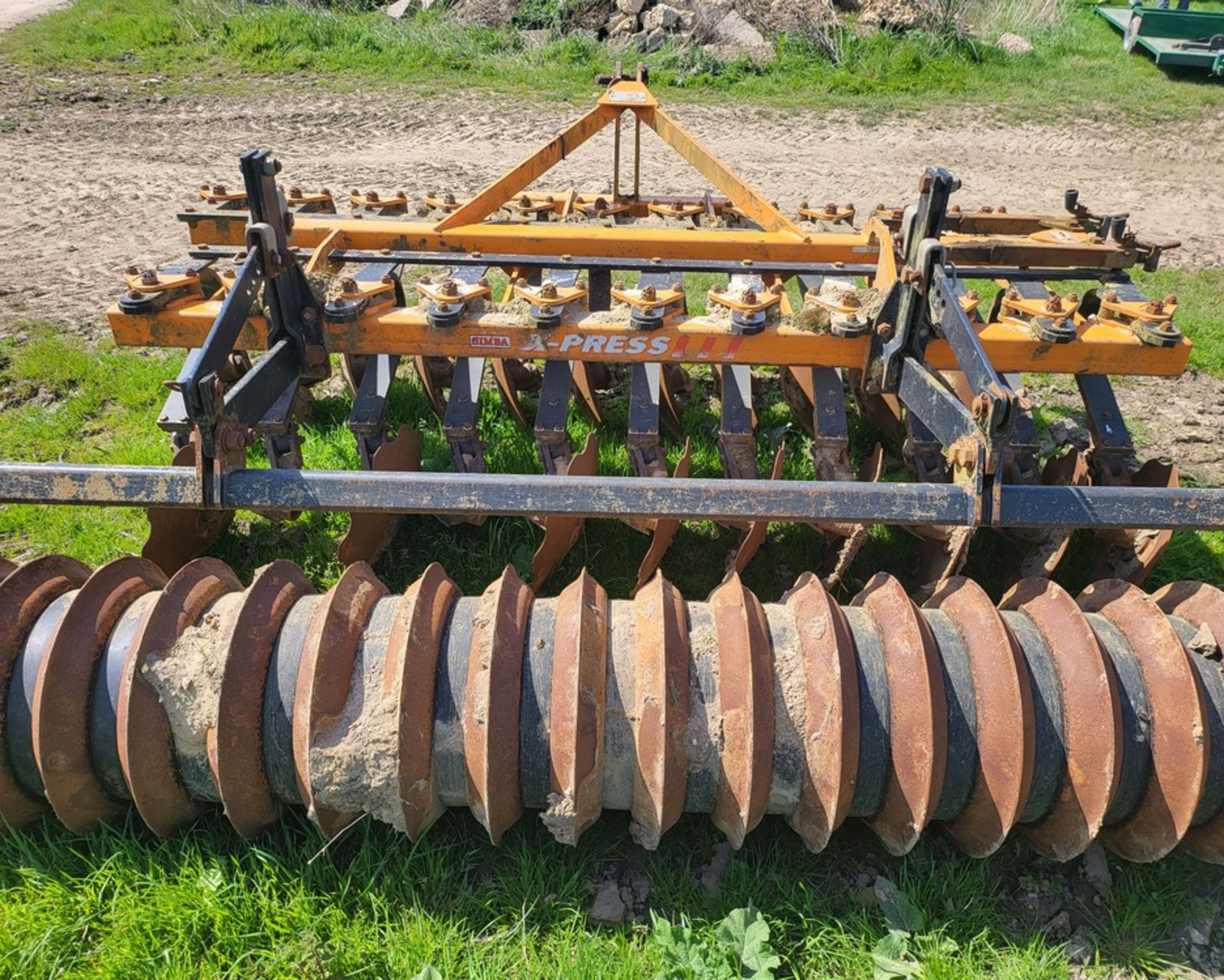 Simba x-press III cultivator c/w packer roller