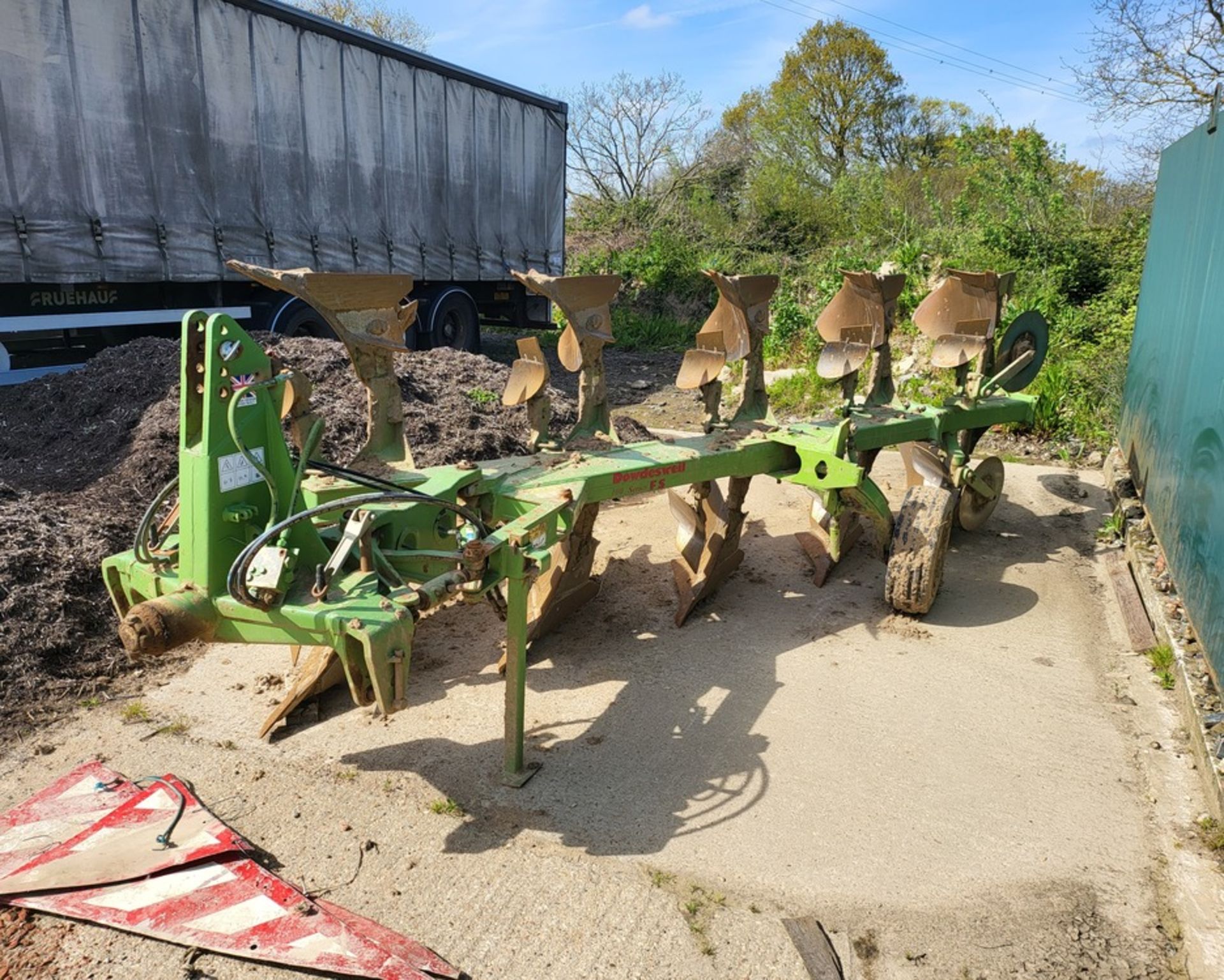 2015 Dowdeswell 100 series Fs 4+1 Furrow reversible plough