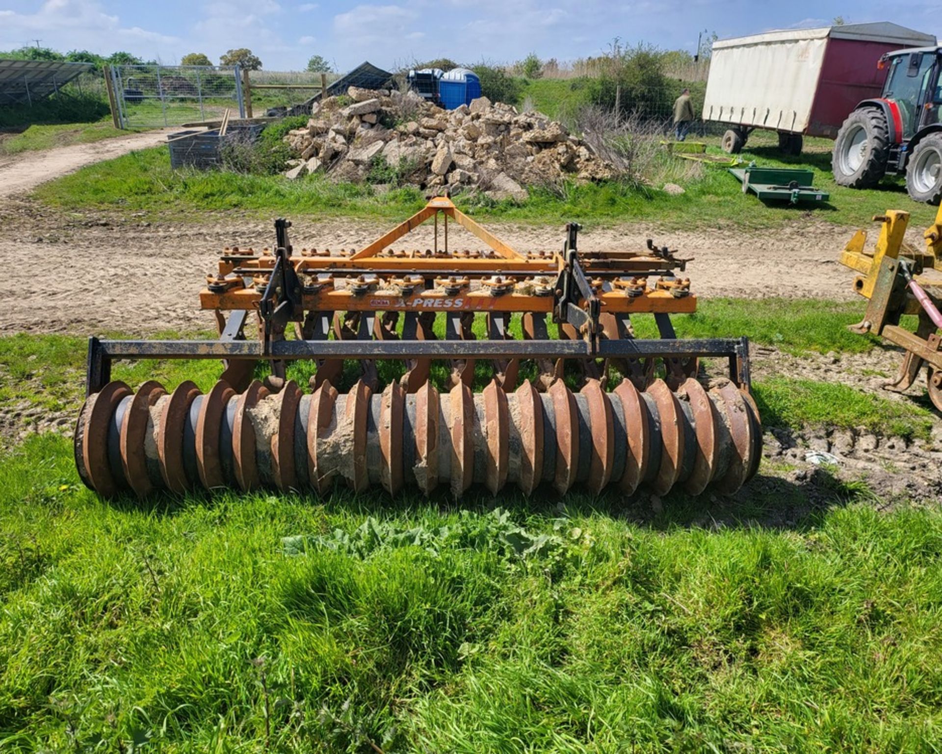 Simba x-press III cultivator c/w packer roller - Image 3 of 3