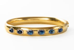 A GEM-SET HINGED BANGLE