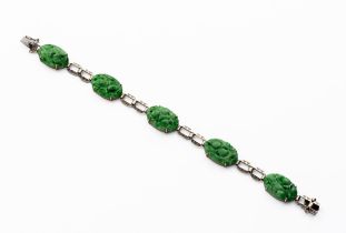 A JADE-LIKE STONE BRACELET