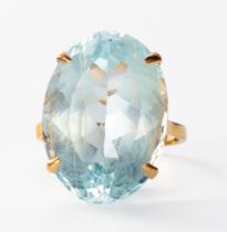 AN AQUAMARINE RING