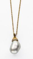 A PEARL AND DIAMOND PENDANT AND CHAIN NECKLACE