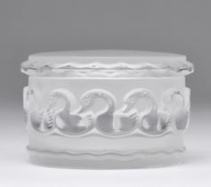 A LALIQUE CRYSTAL POWDER JAR AND COVER