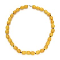 AN EXTRA-LARGE AMBER BEAD NECKLACE