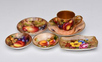 A MISCELLANEOUS COLLECTION OF ROYAL WORCESTER CERAMICS