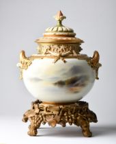 A ROYAL WORCESTER POT POURRI JAR AND COVER, 1913