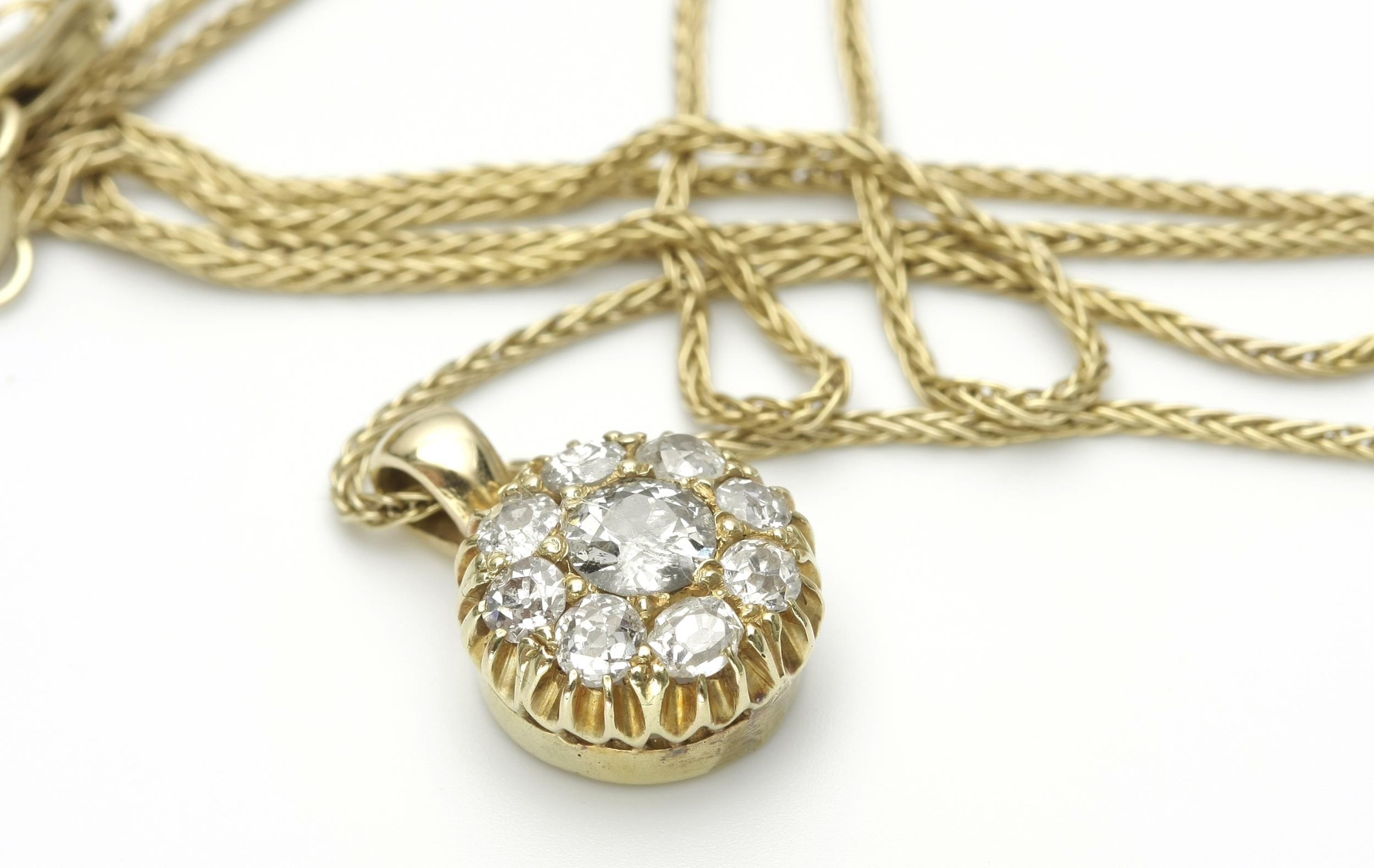 A SUITE OF VINTAGE DIAMOND JEWELLERY, 1.55 CARATS - Image 2 of 4