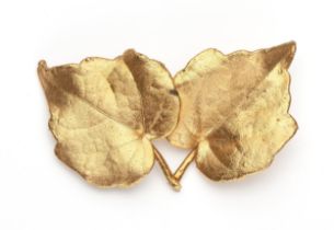 A GOLD LEAF BROOCH