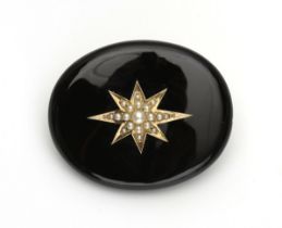 AN ONYX AND PEARL BROOCH