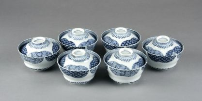 A GROUP OF SIXTEEN JAPANESE BLUE AND WHITE ARITA BOWLS AND COVERS, EDO PERIOD, 1603 - 1867