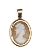 A CAMEO PENDANT AND CHAIN