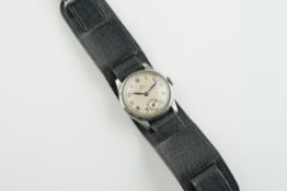 OMEGA MILITARY STYLE WRISTWATCH CIRCA 1938, circular dial with hour marker and hands, 30mm case with