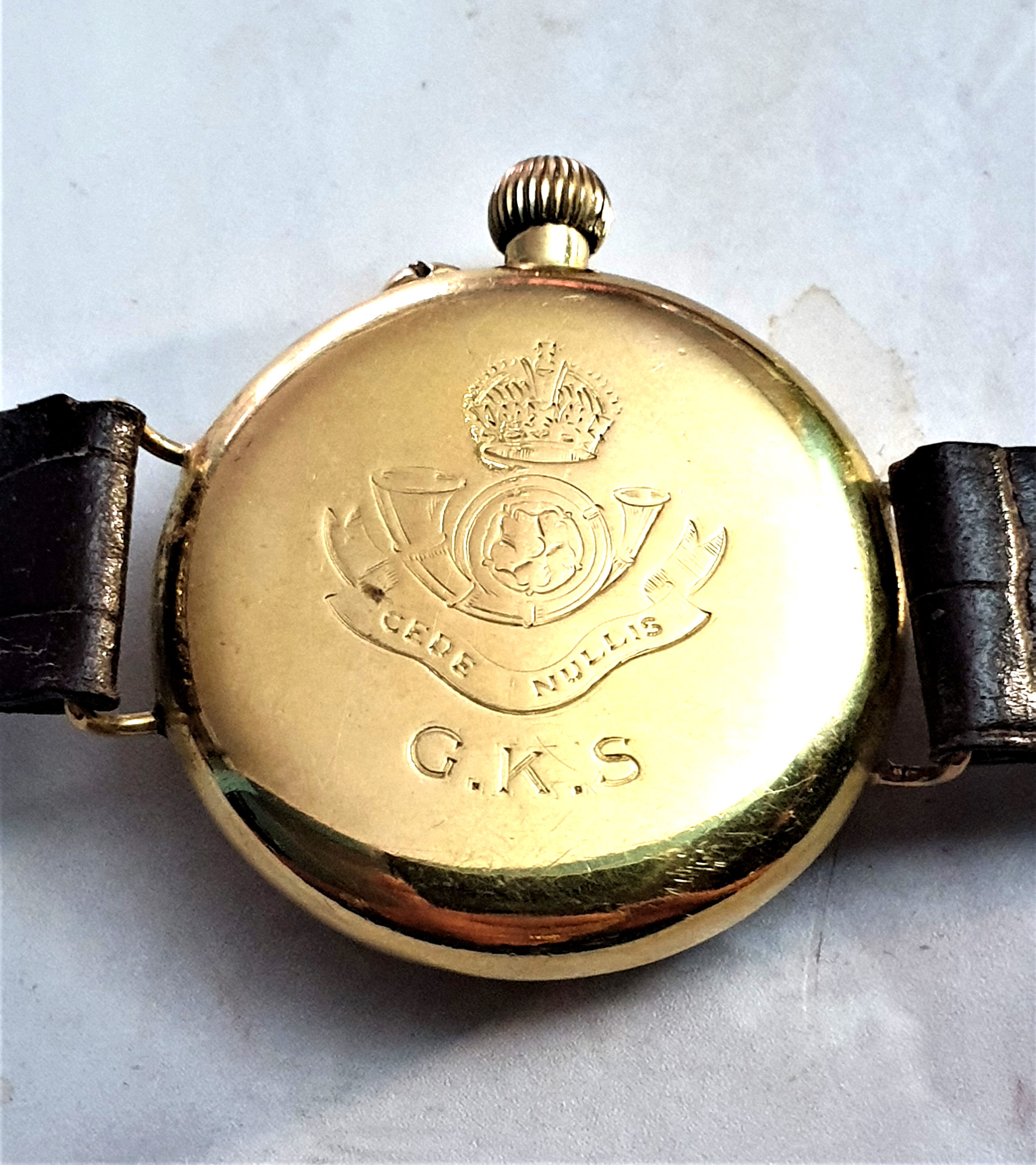 OFFICER'S TRENCH TYPE DOCTORS WATCH WITH ENAMELLED DIAL AND CENTER SECONDS IN SOLID 18CT GOLD BORGEL - Image 9 of 11