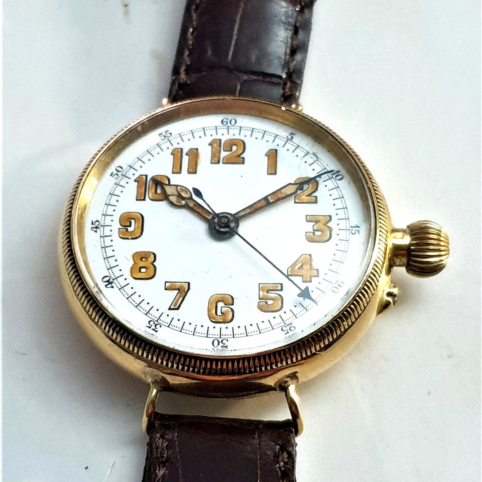 OFFICER'S TRENCH TYPE DOCTORS WATCH WITH ENAMELLED DIAL AND CENTER SECONDS IN SOLID 18CT GOLD BORGEL - Image 8 of 11