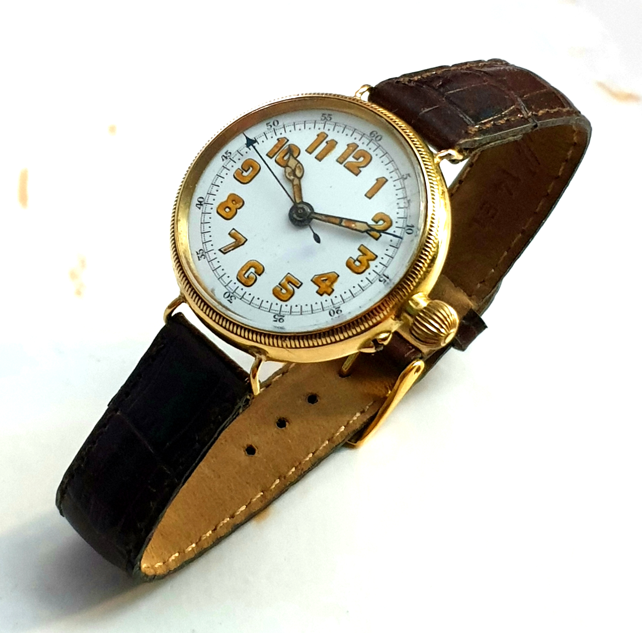 OFFICER'S TRENCH TYPE DOCTORS WATCH WITH ENAMELLED DIAL AND CENTER SECONDS IN SOLID 18CT GOLD BORGEL - Image 10 of 11