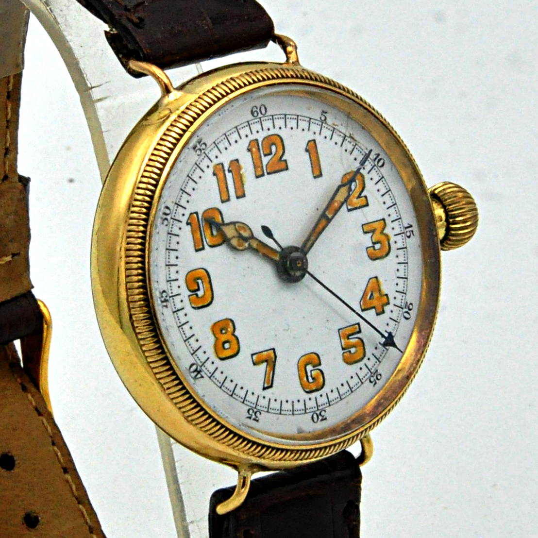 OFFICER'S TRENCH TYPE DOCTORS WATCH WITH ENAMELLED DIAL AND CENTER SECONDS IN SOLID 18CT GOLD BORGEL - Image 2 of 11