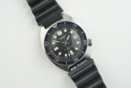 SEIKO AUTOMATIC DIVERS WRISTWATCH REF. 6105-8000, circular black dial with hour markers and hands,