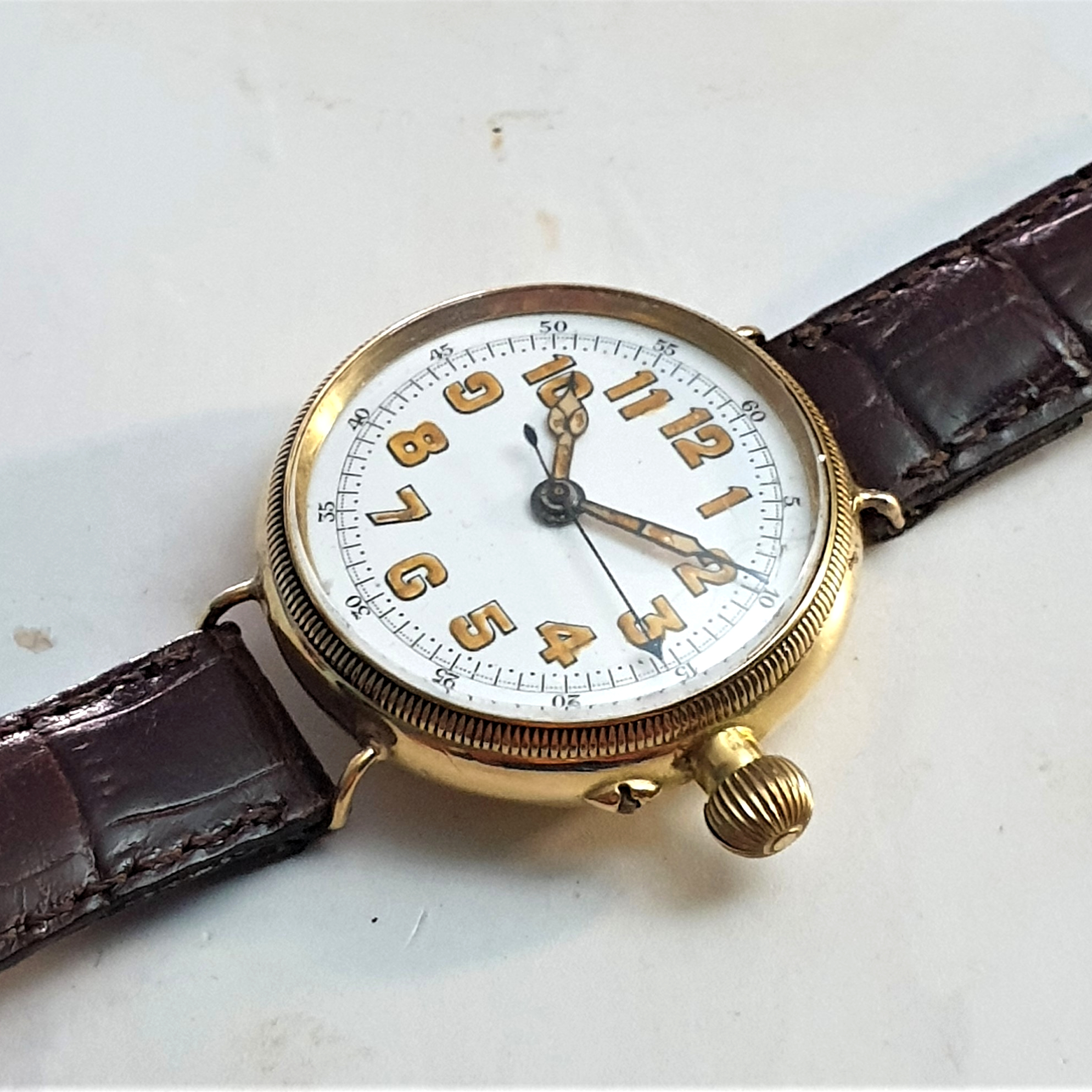 OFFICER'S TRENCH TYPE DOCTORS WATCH WITH ENAMELLED DIAL AND CENTER SECONDS IN SOLID 18CT GOLD BORGEL - Image 6 of 11