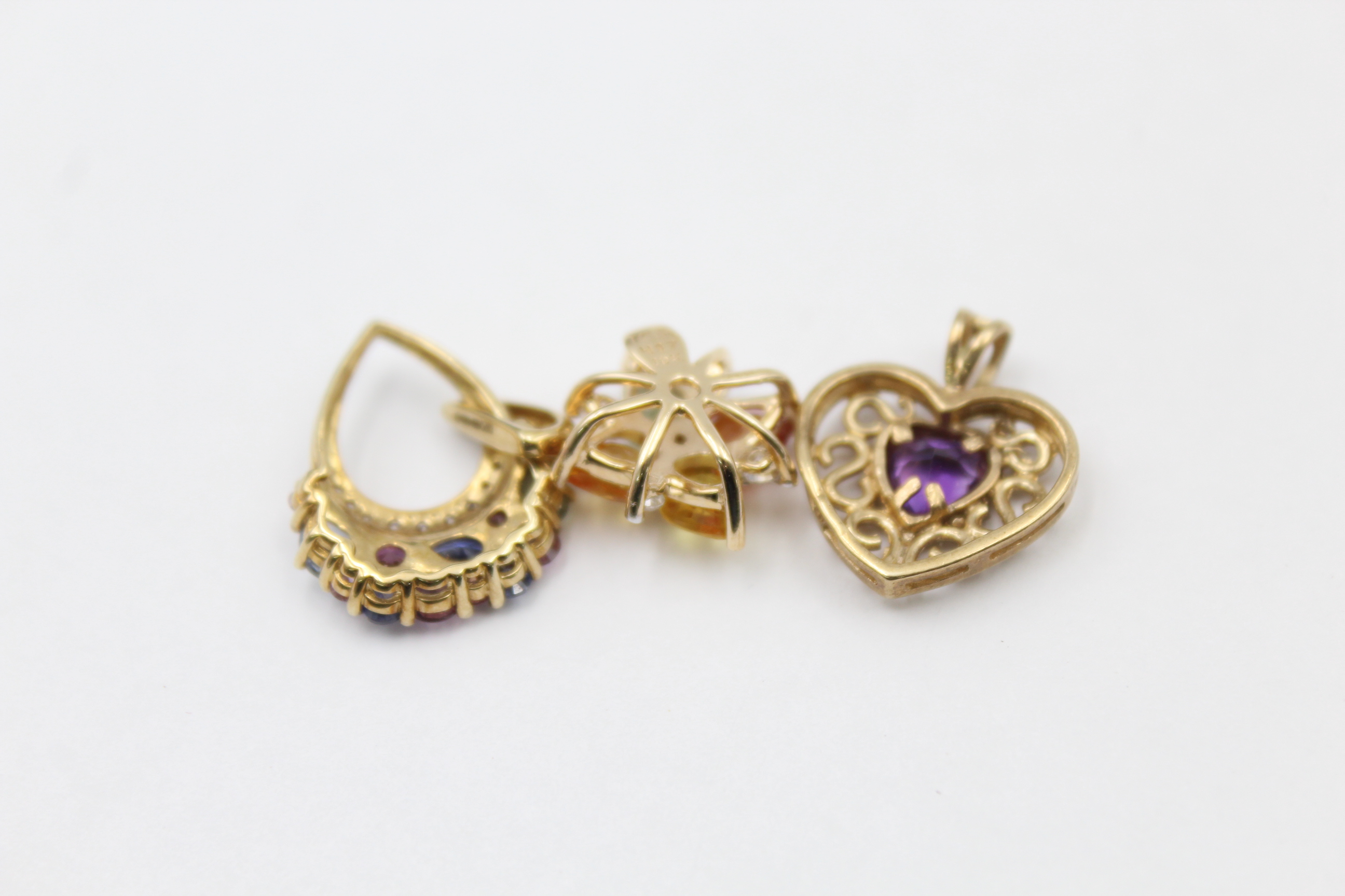 3 x 9ct gold openwork gemstone pendants inc. amethyst & vari-hue sapphire (4.5g) - Image 3 of 3